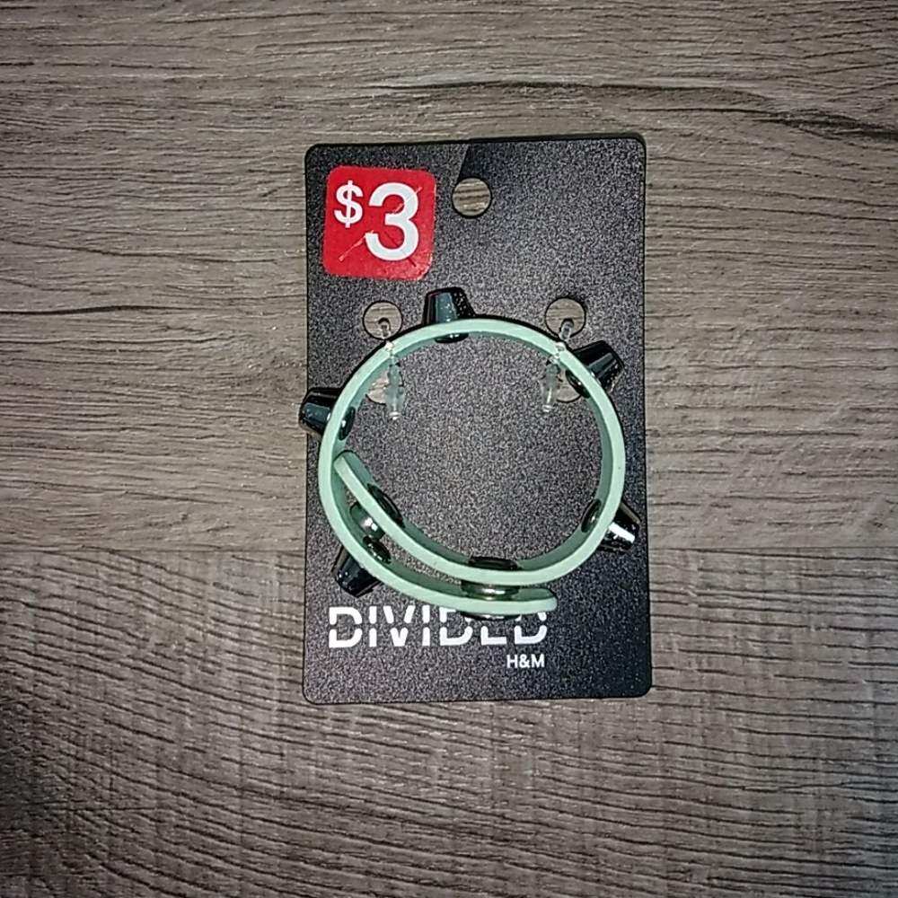 Divided studded cuff - Picture 2 of 2